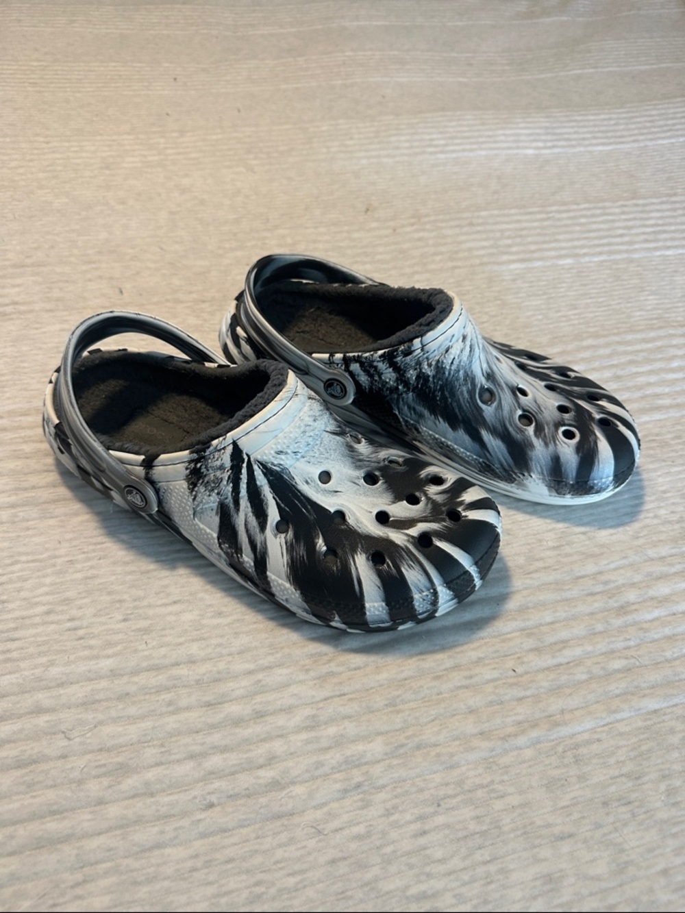 Men’s Black and White Tie-Dye Comfort Crocs - size 10